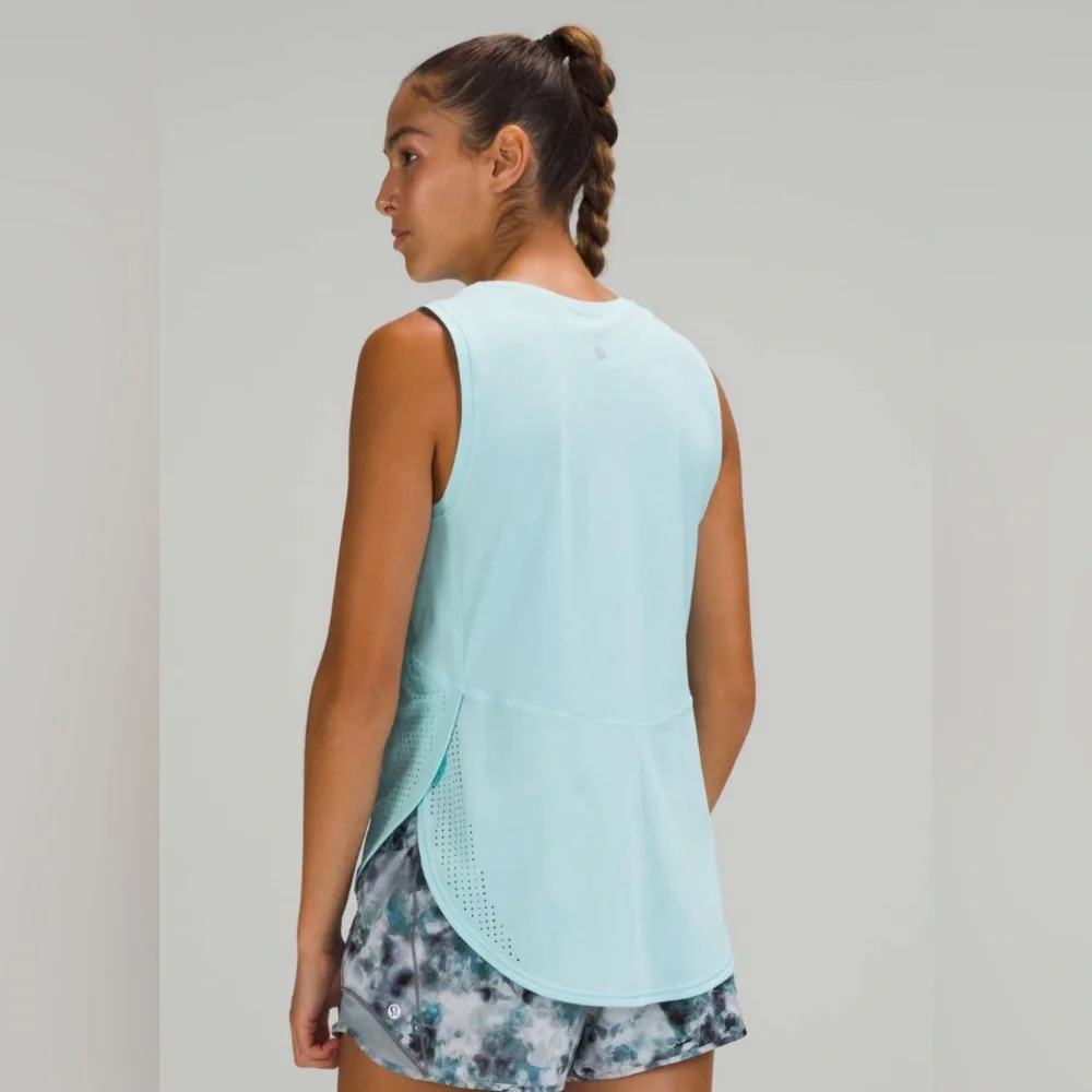 Lululemon High Neck Split Hem Run Tank in Icing Blue Sz 2! - Picture 3 of 9